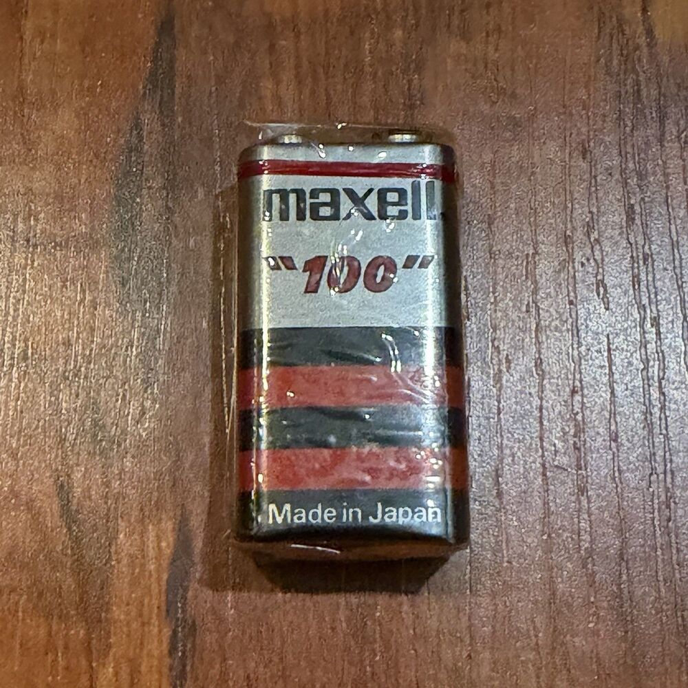 Vintage Maxell “100” 9 Volt 6F22 Zinc-Carbon Hitachi Japan 9V Transistor Battery